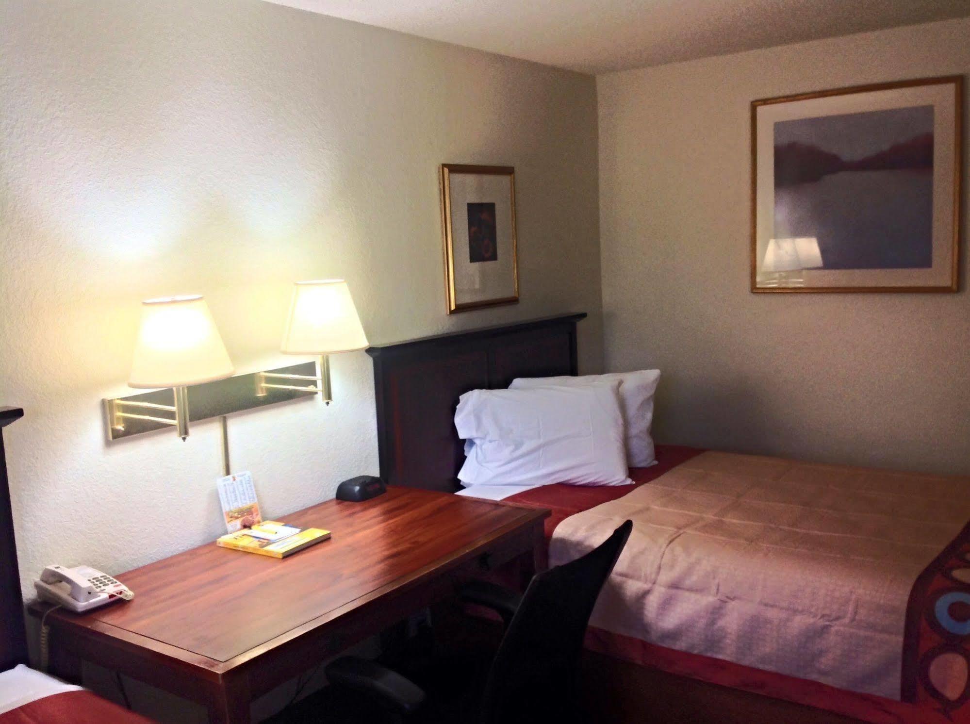 Super 8 By Wyndham Augusta Ft Eisenhower Area Luaran gambar
